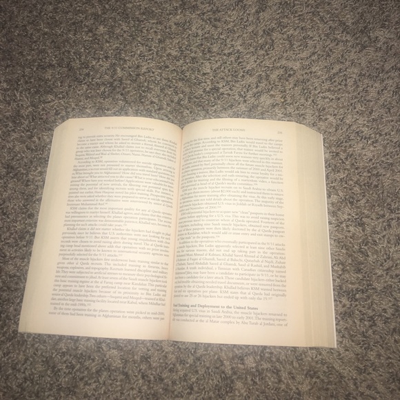 The 9/11 Commission Report Authorized Edition - Picture 3 of 3