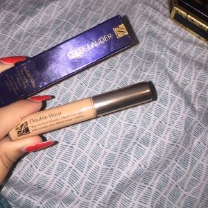 Estēe Lauder Stay-in-Place Flawless Wear Concealer