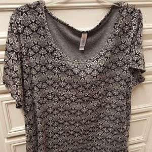 Lularoe Classic Tee