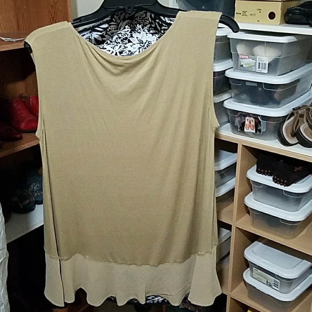 Top - Picture 2 of 2