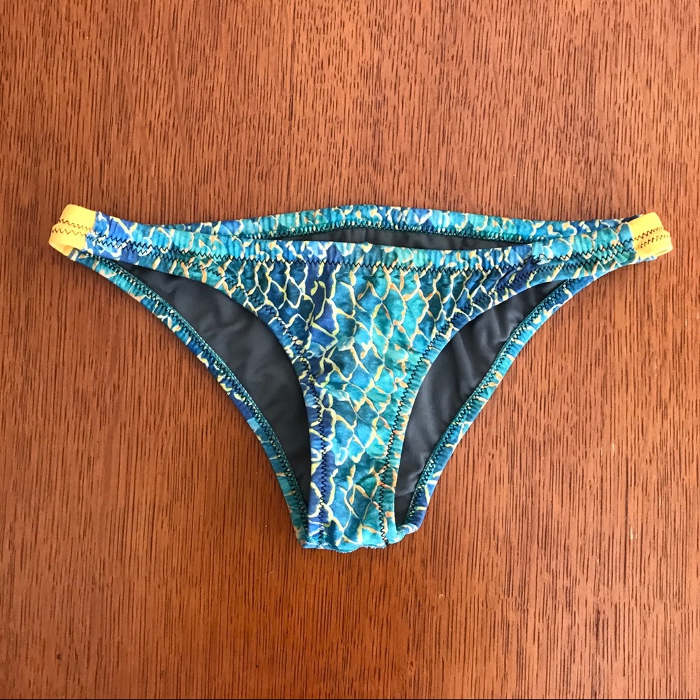 Jolyn scales bottoms