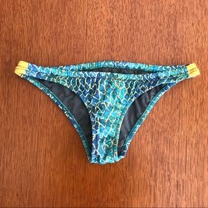 Jolyn scales bottoms