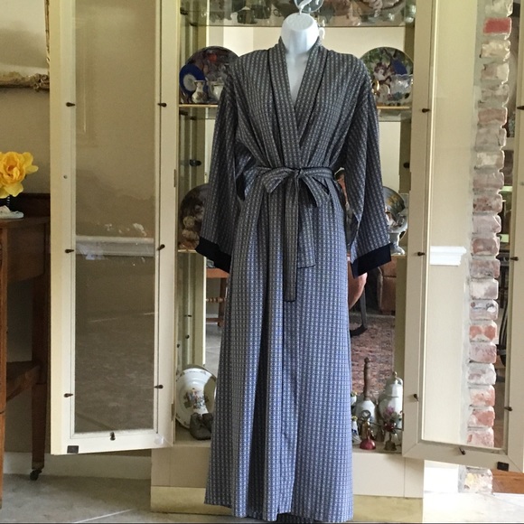 Natori Other - VINTAGE NATORI NAVY WHITE LONG SATIN ROBE