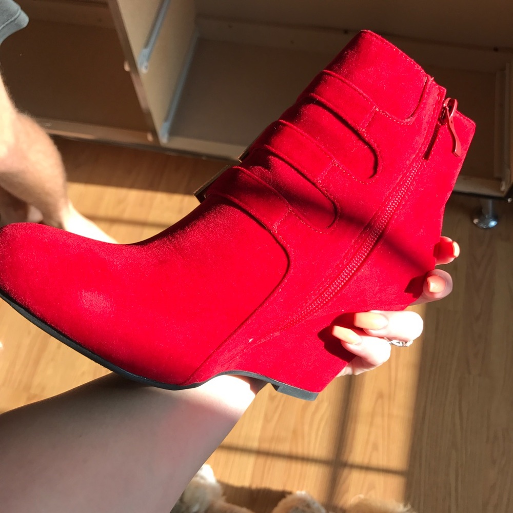 Red heels - Picture 2 of 3