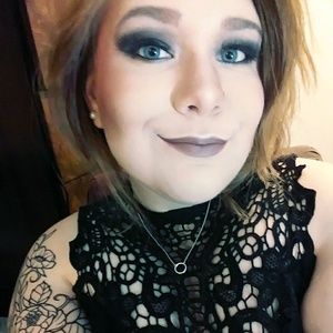 Meet your Posher, Jillian