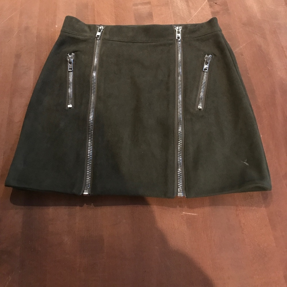 Mini skirt with zippers