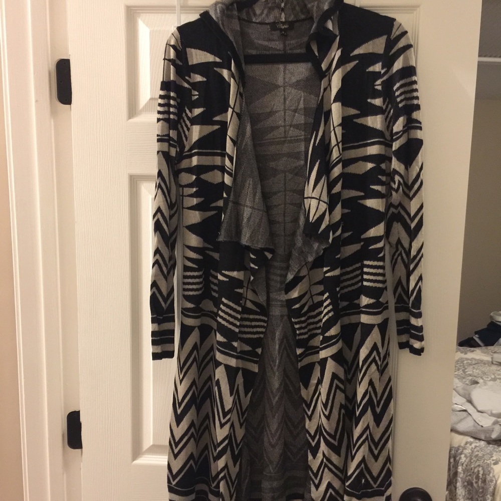 Aztec print sweater with hood