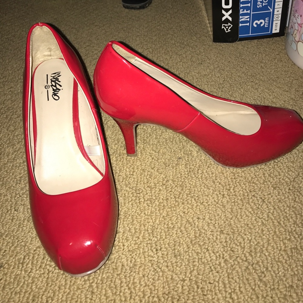 Red Pumps