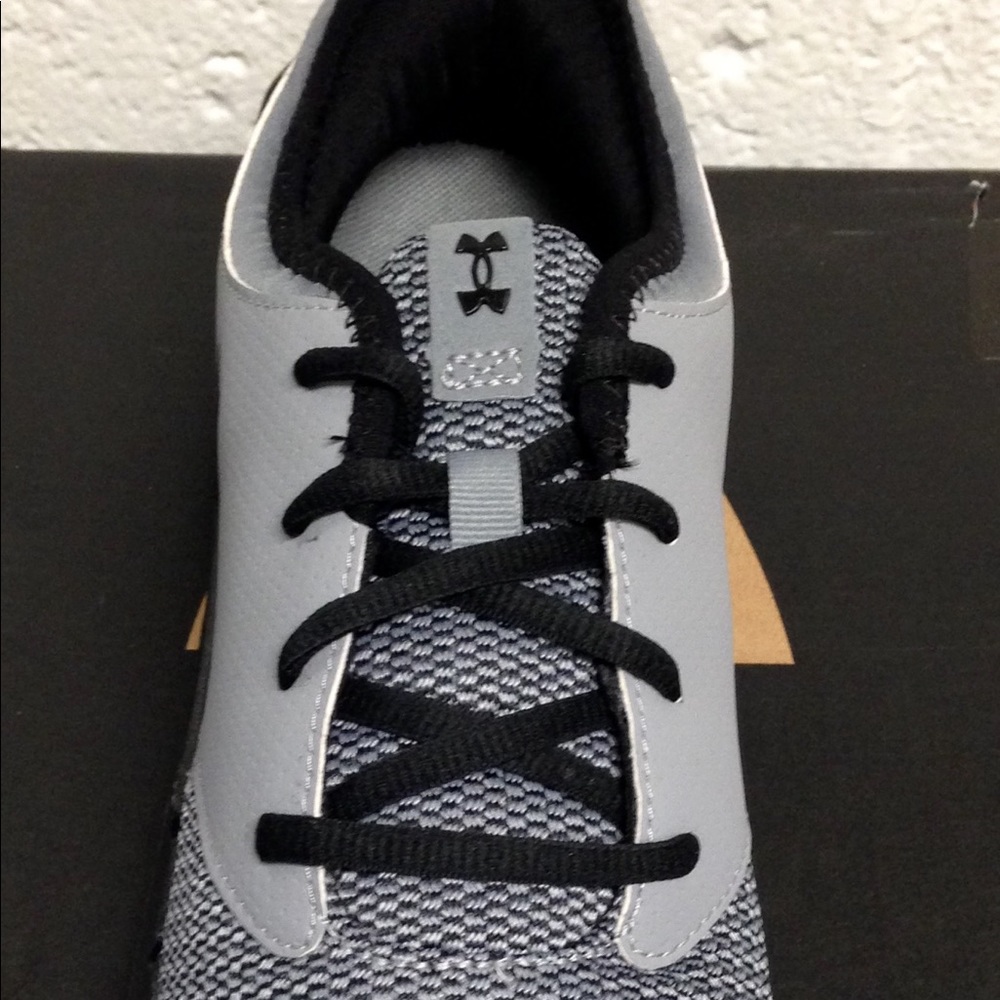 NWT new in box under Armour Men's 10.5 sneaker!