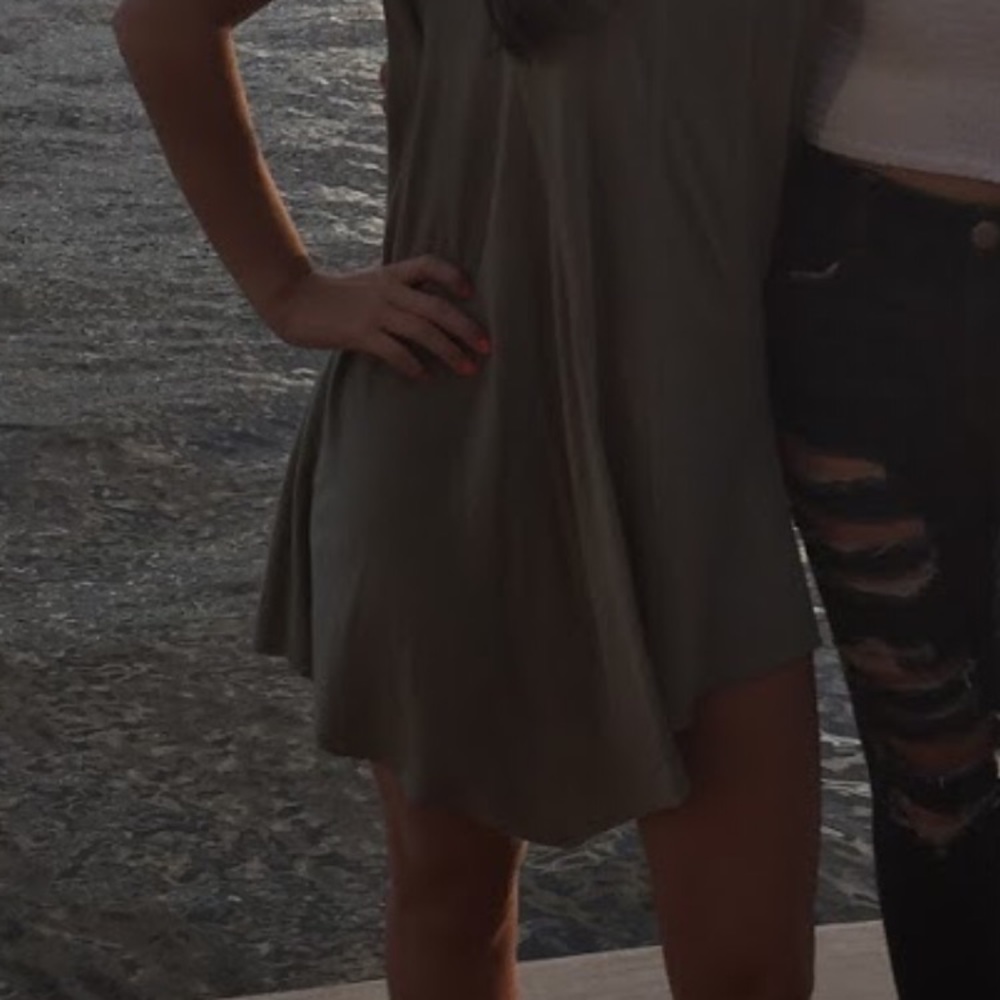 Urban outfitters flowy dress - Picture 2 of 2