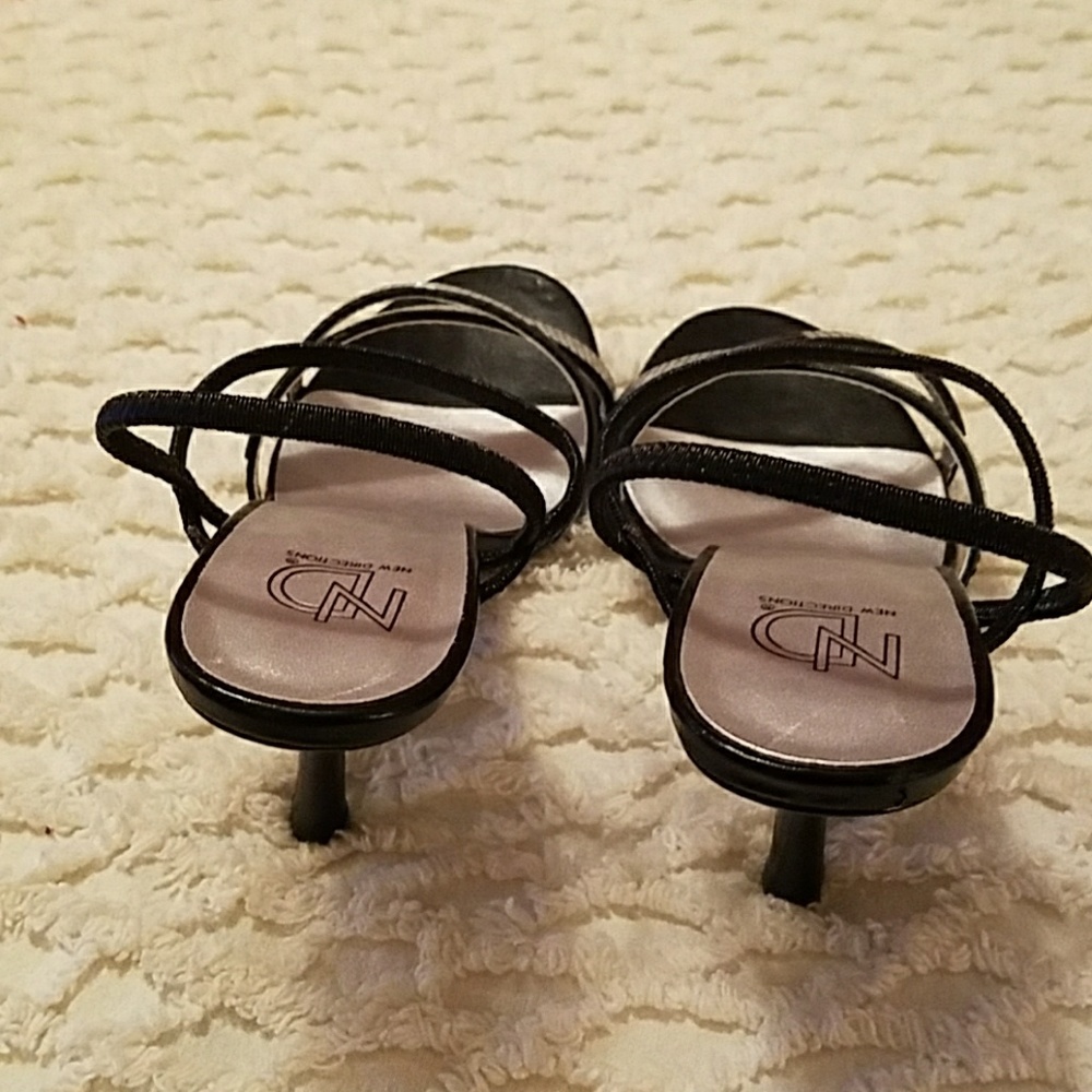 New Direction Sandals - Picture 3 of 6