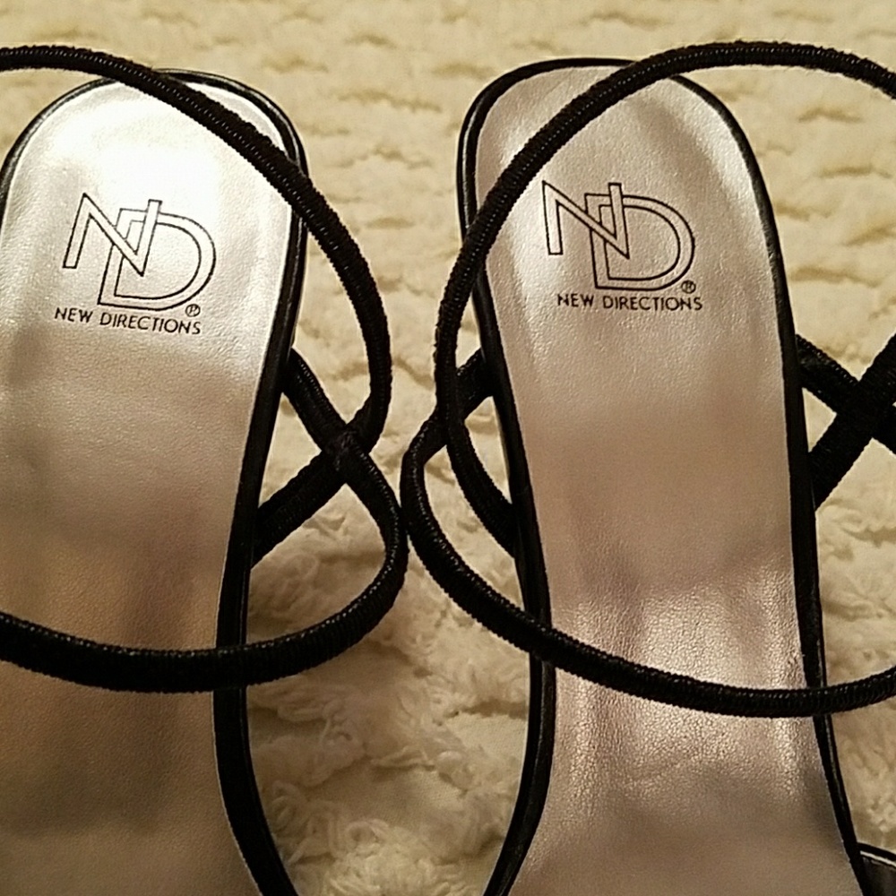 New Direction Sandals - Picture 4 of 6