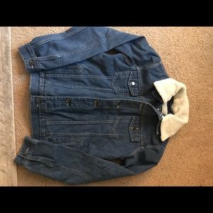 Jean jacket with fur