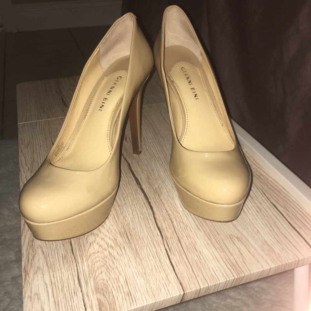 Gianni Bini Women's pump