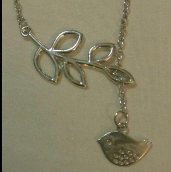 🛑CLOSEOUT SALE! LEAF NECKLESS WITH BIRD PENDENT! - Picture 2 of 3