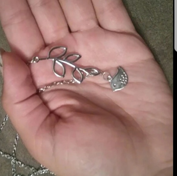 🛑CLOSEOUT SALE! LEAF NECKLESS WITH BIRD PENDENT! - Picture 3 of 3