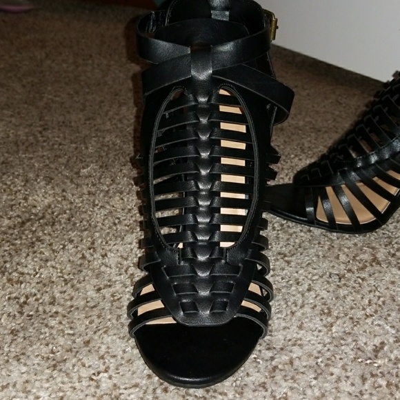 Brand new heels - Picture 2 of 3