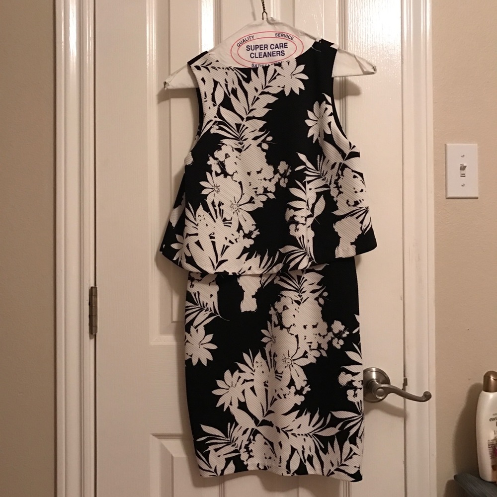 Black and white Dress! Floral Print