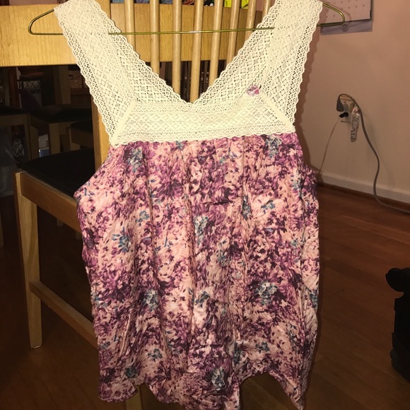 NWT Urban outfitters patterned top - Picture 3 of 4
