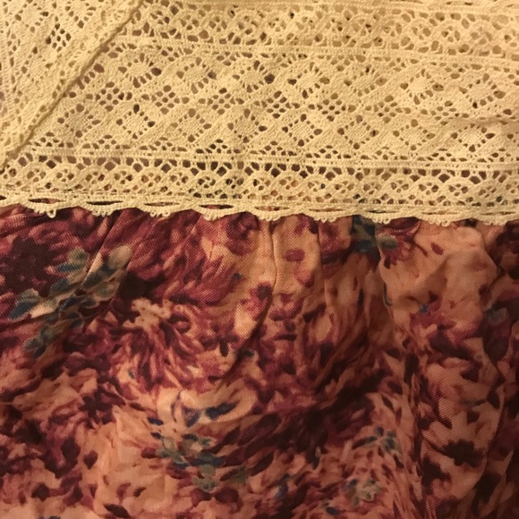 NWT Urban outfitters patterned top - Picture 4 of 4