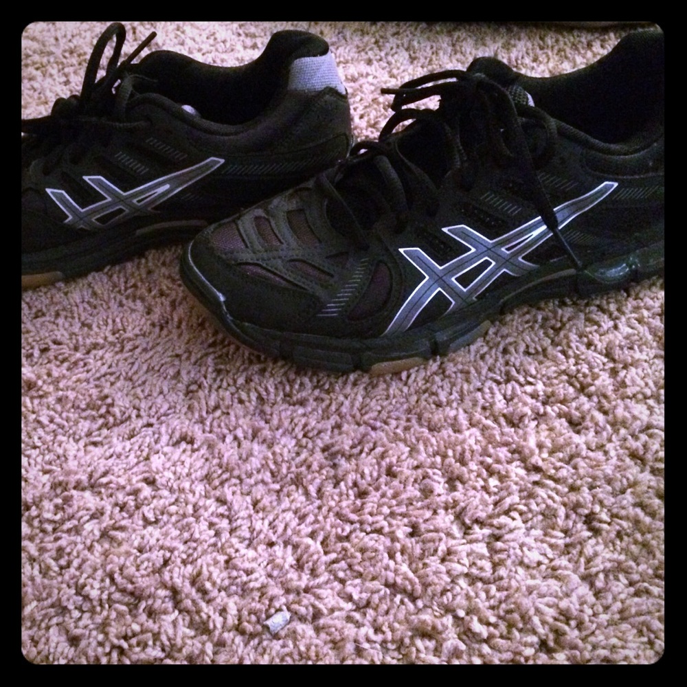 Volleyball shoes