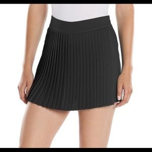 NWT LC black pleated skort