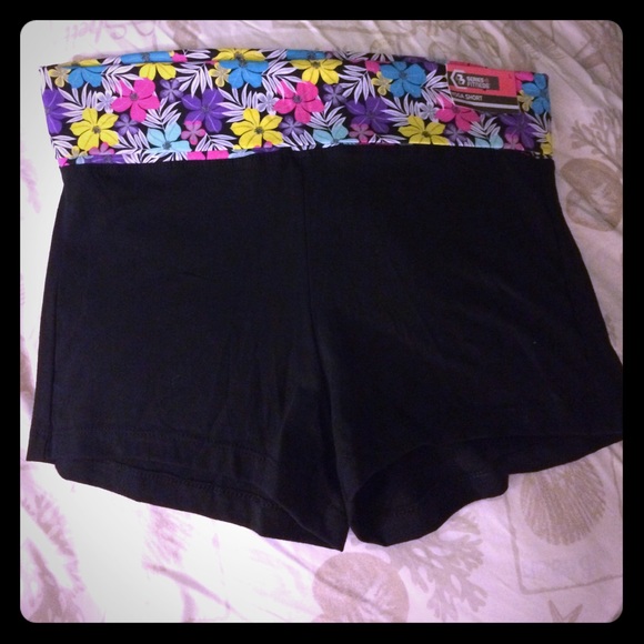 NWT Sale Black yoga shorts lg tropical - Picture 1 of 4
