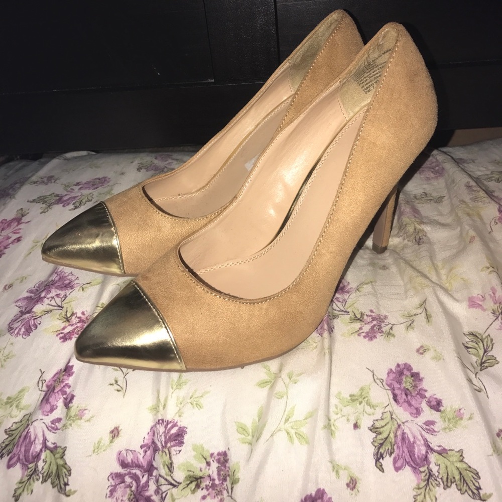 🌻NWOT Gold Pointe Tipped Stilettos 👠 wide-width