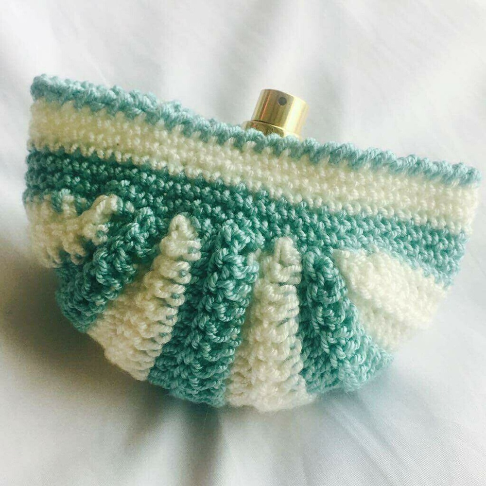 Small bag for accesories even keeping fragance