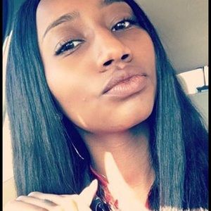 Meet your Posher, Dominique