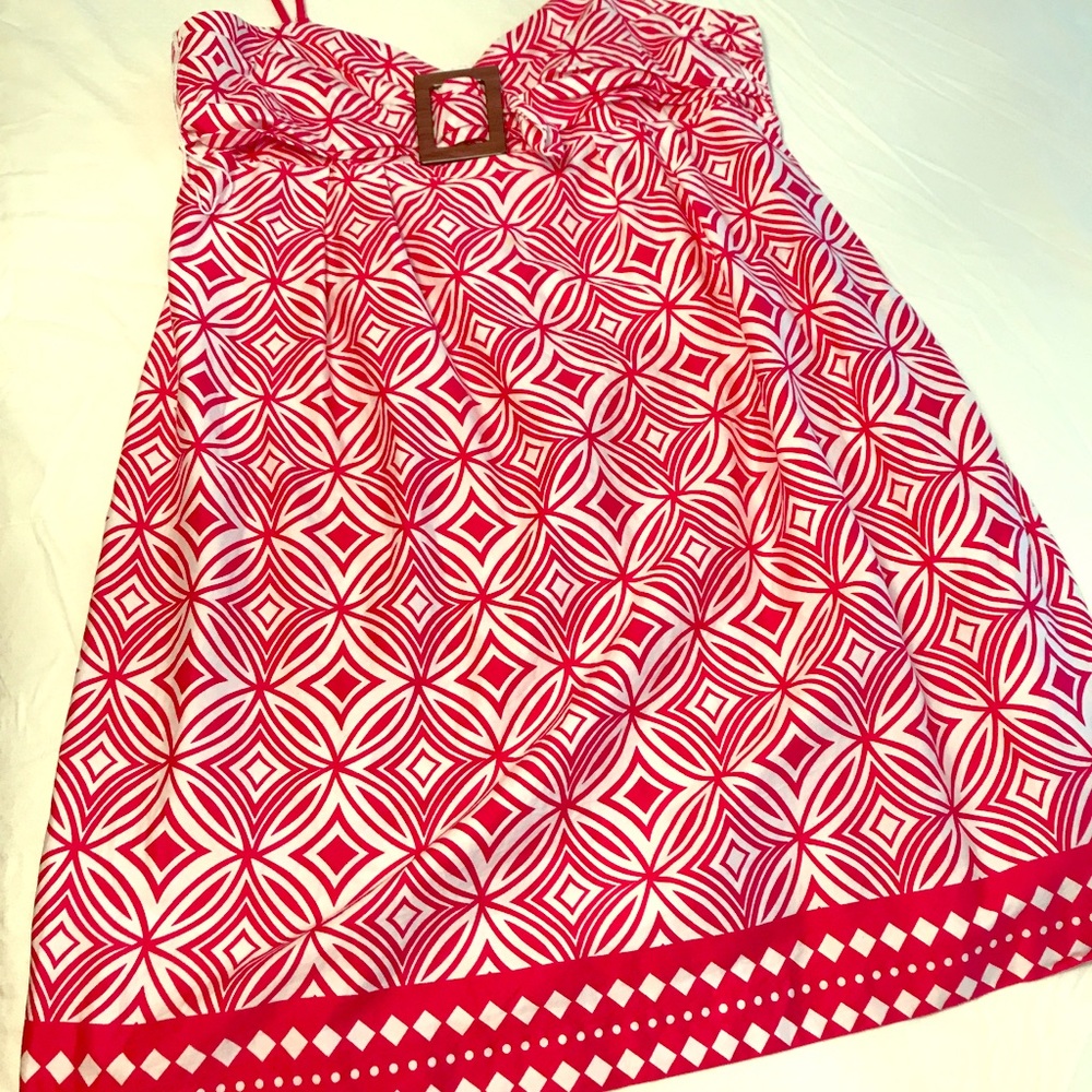 Hot pink and white geometric sundress.