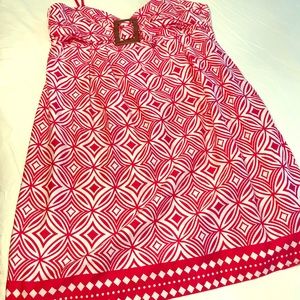 Hot pink and white geometric sundress.