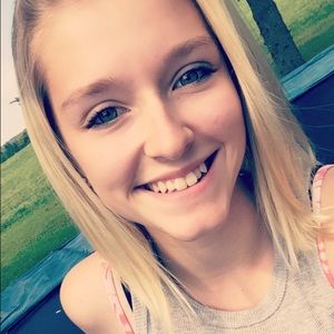 Meet your Posher, Chloe