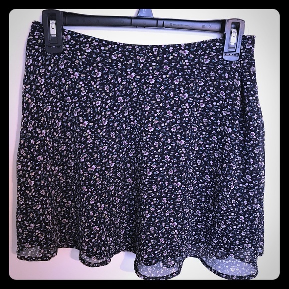 Black skirt with colorful floral print - Picture 1 of 3