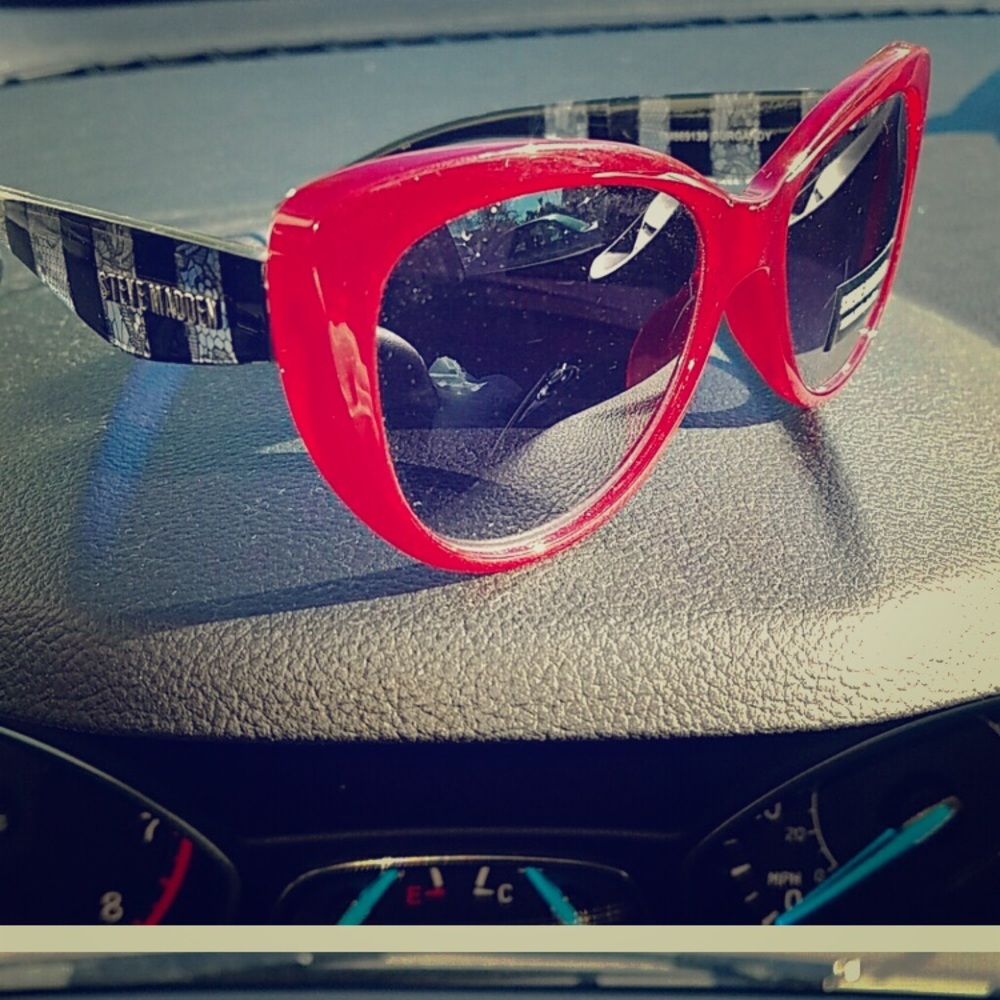 More of a maroon than fire red! 😍 Still cute! 💜