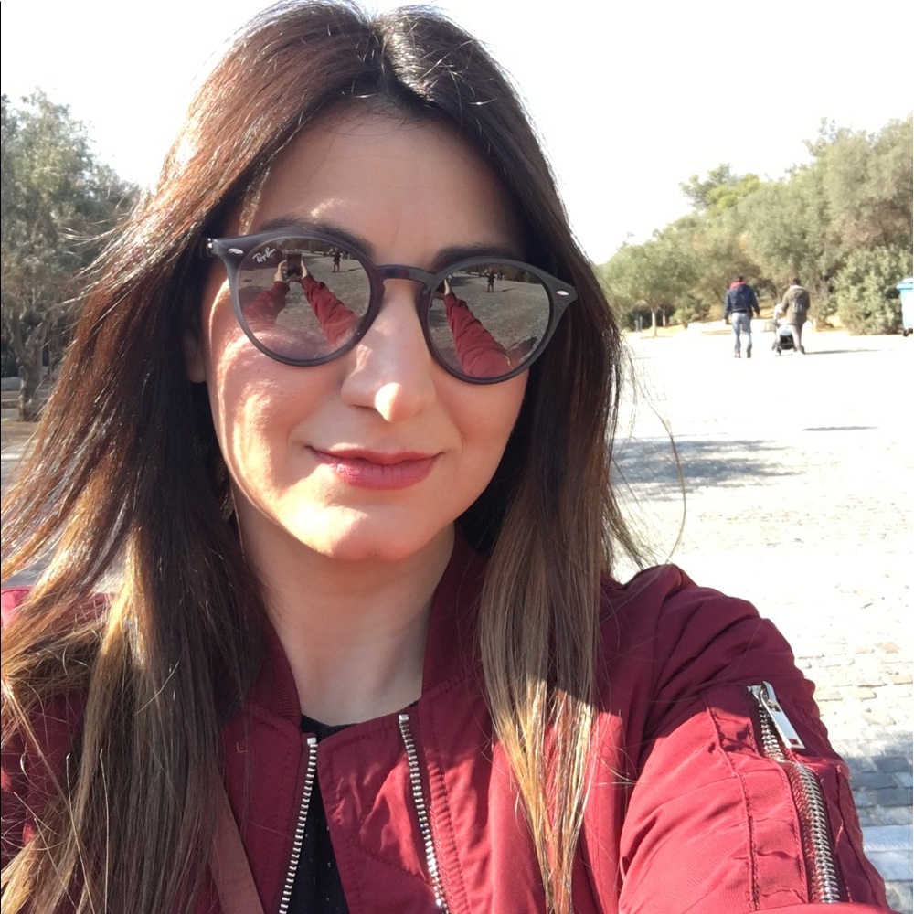 Meet your Posher, Eleni