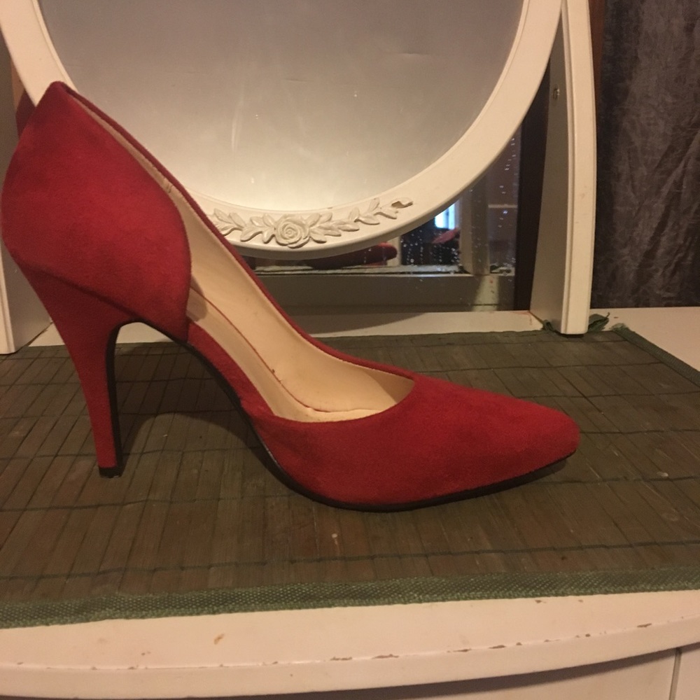 Red pumps
