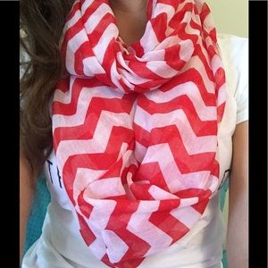 Feminine and delicate Infinity scarf