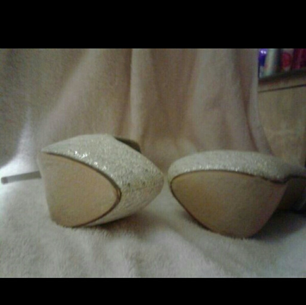 Heels - Picture 3 of 3