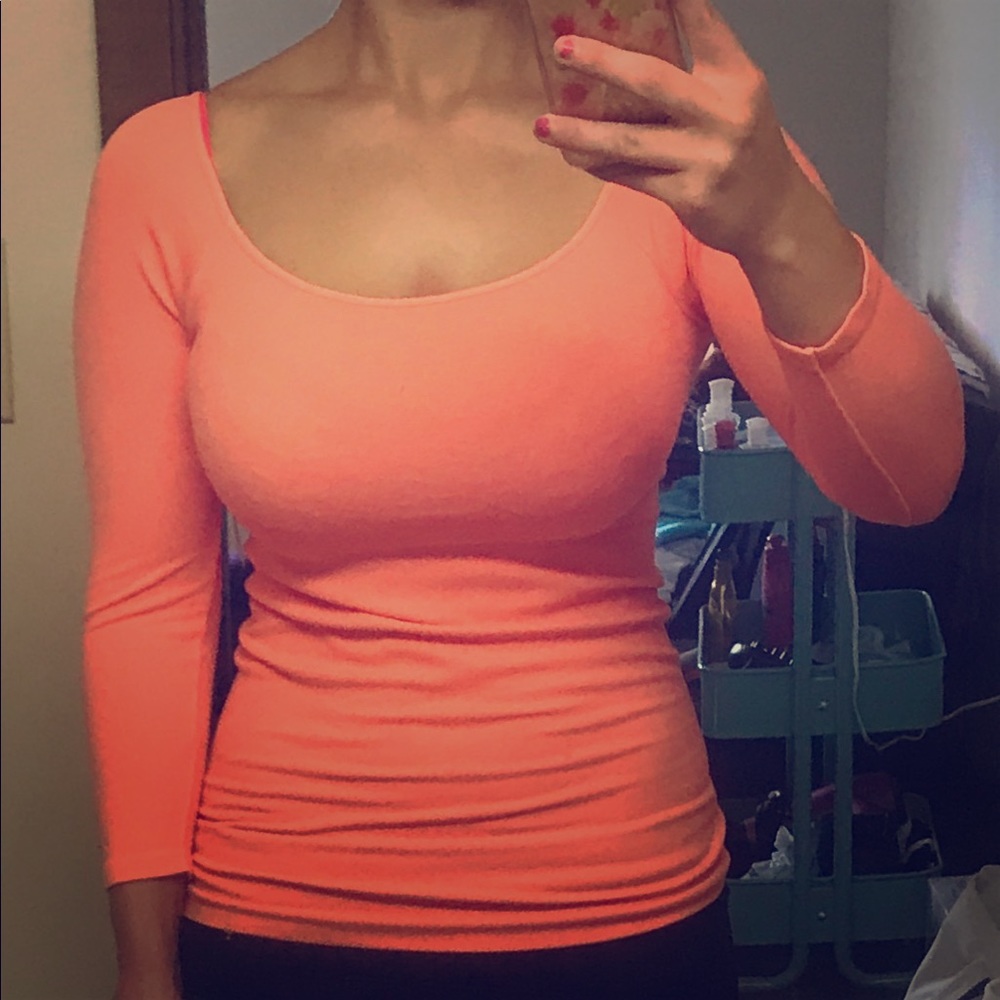 Nikibiki One-Size-Fits-All stretch top