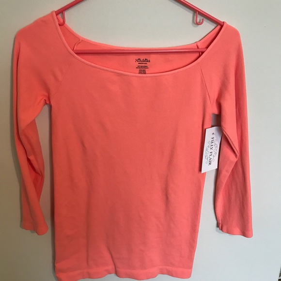 Nikibiki One-Size-Fits-All stretch top - Picture 2 of 3