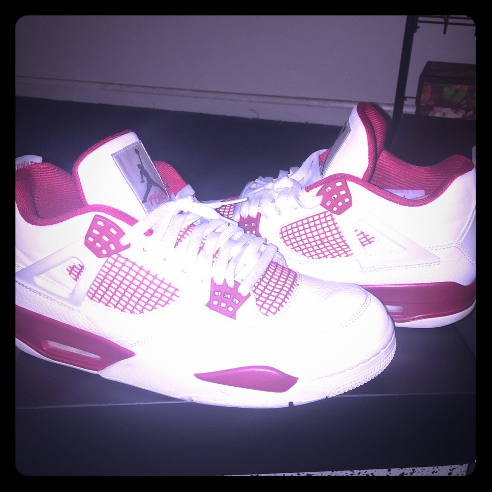 ✨SOLD✨ Air Jordan Retro 4