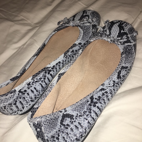 Hobbs London Snakeskin Ballet Flats - Picture 3 of 3