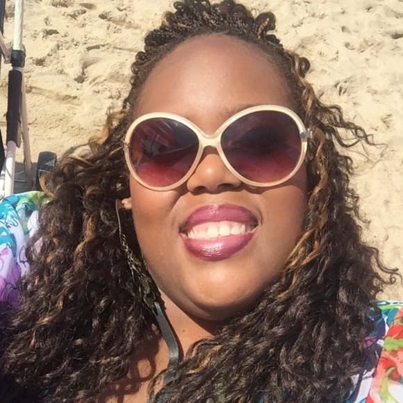 Meet your Posher, Sheena l - Picture 1 of 1