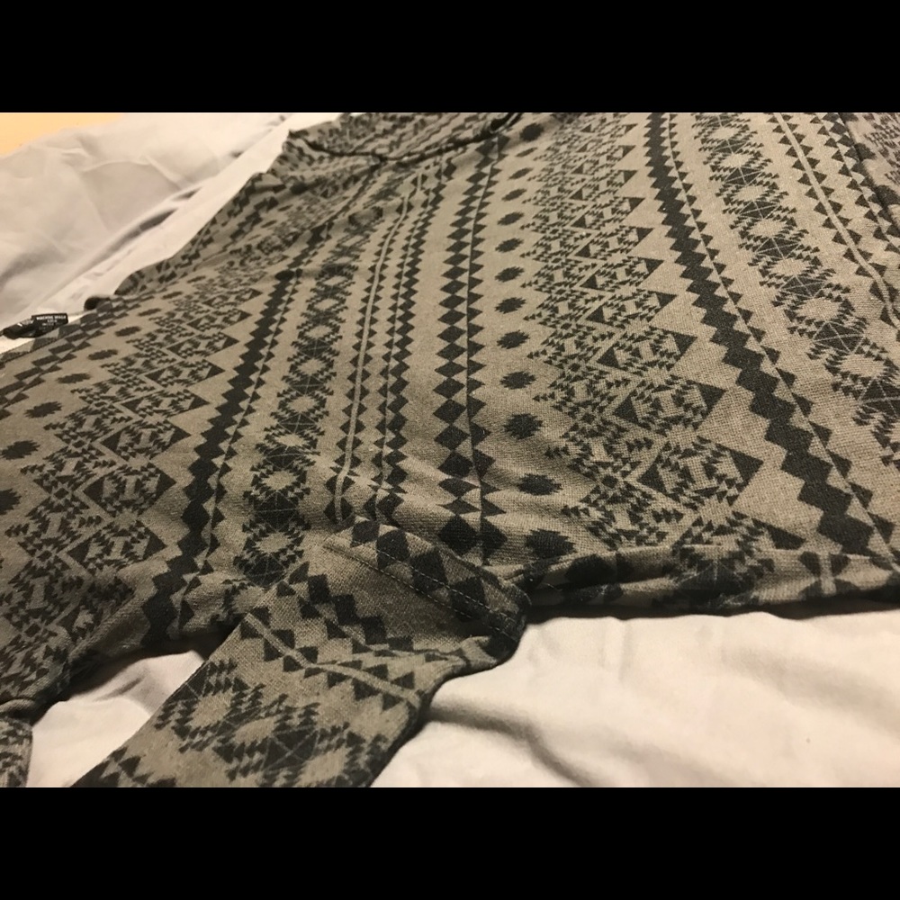 Long sleeve pattern top - Picture 6 of 6