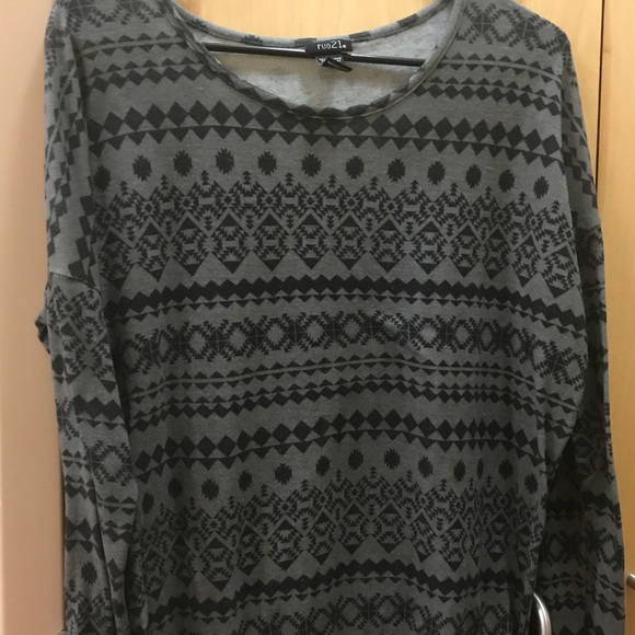 Long sleeve pattern top - Picture 3 of 6