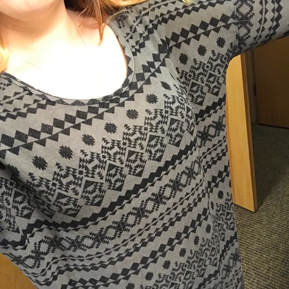 Long sleeve pattern top - Picture 2 of 6