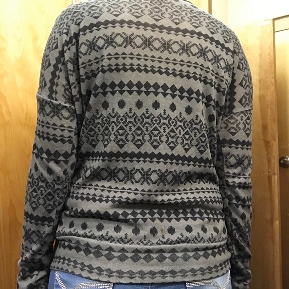 Long sleeve pattern top - Picture 4 of 6