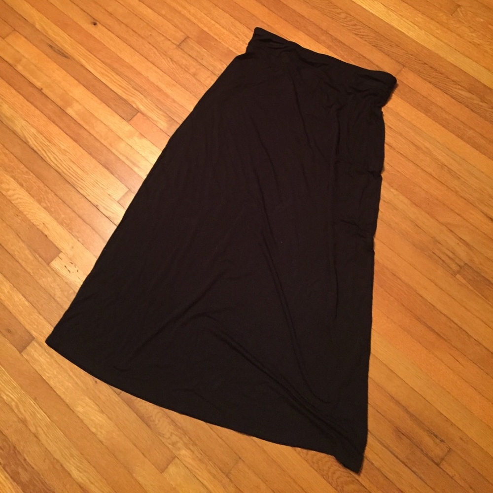 Liz Claiborne ankle skirt. Black. Petite Medium