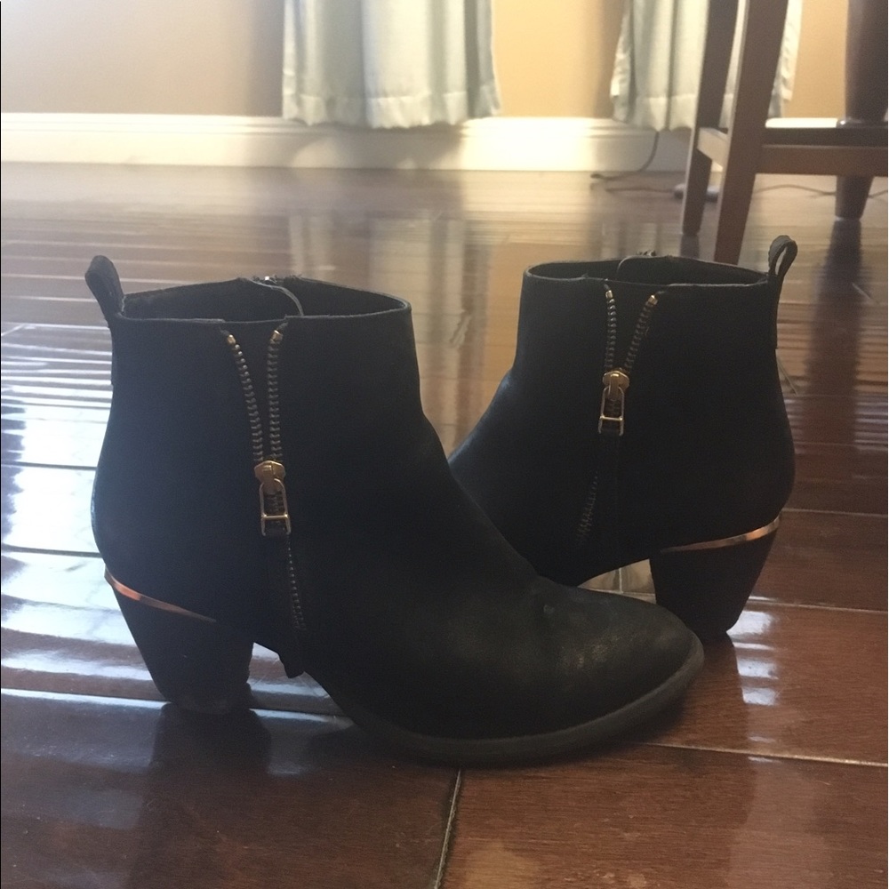 Black Steve Madden booties